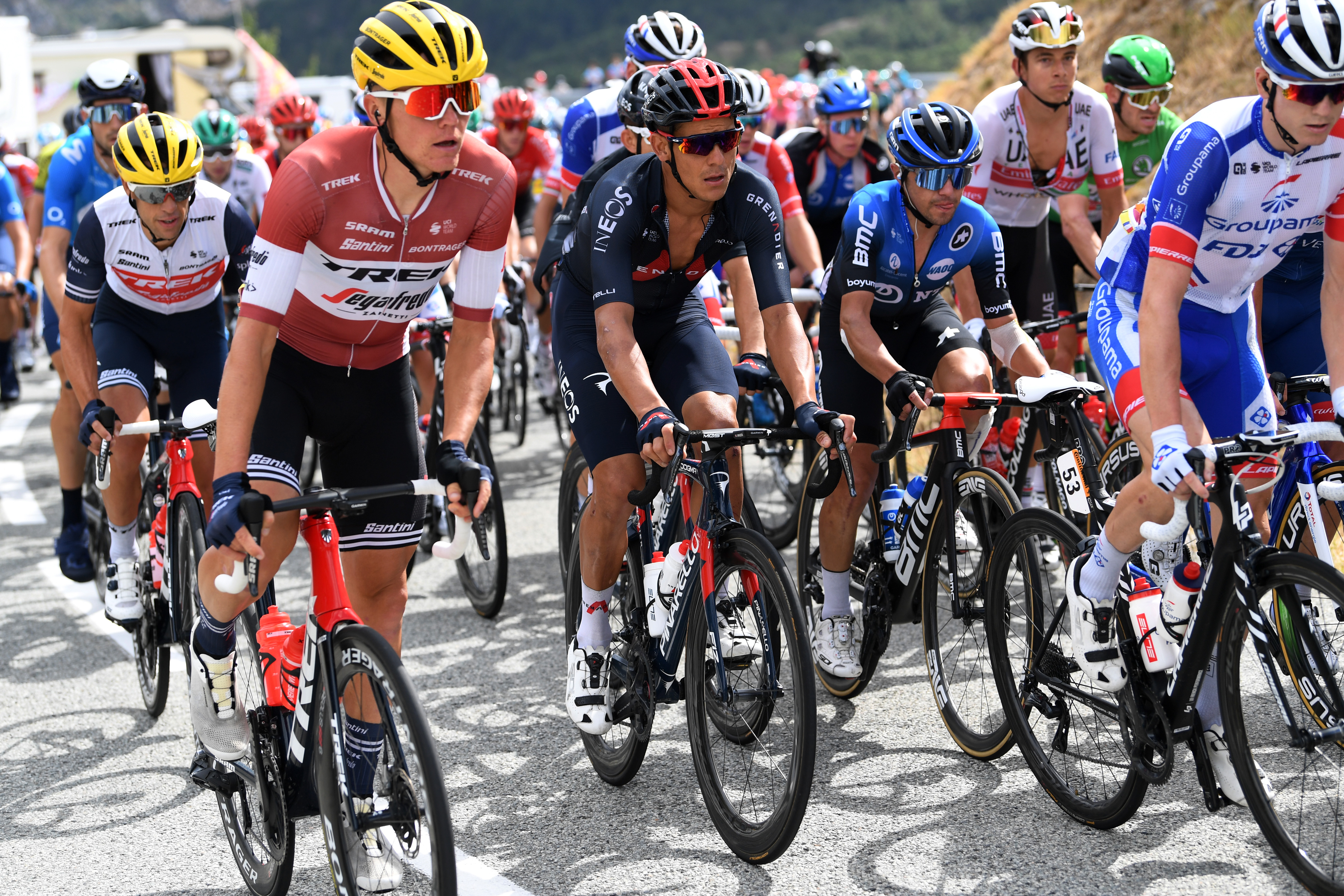 “Tour de France” otrajā posmā uzvar van der Pūls; Skujiņam kāpums kopvērtējumā   