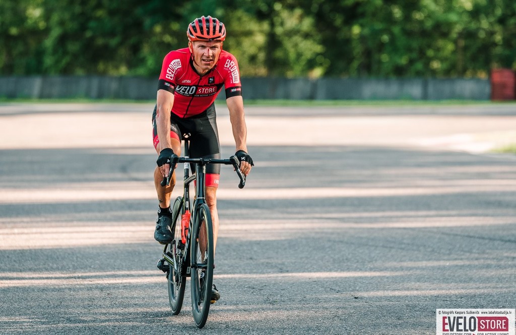 Vēvers izcīna astoto vietu savā vecuma grupā Eiropas Granfondo čempionātā grupas braucienā