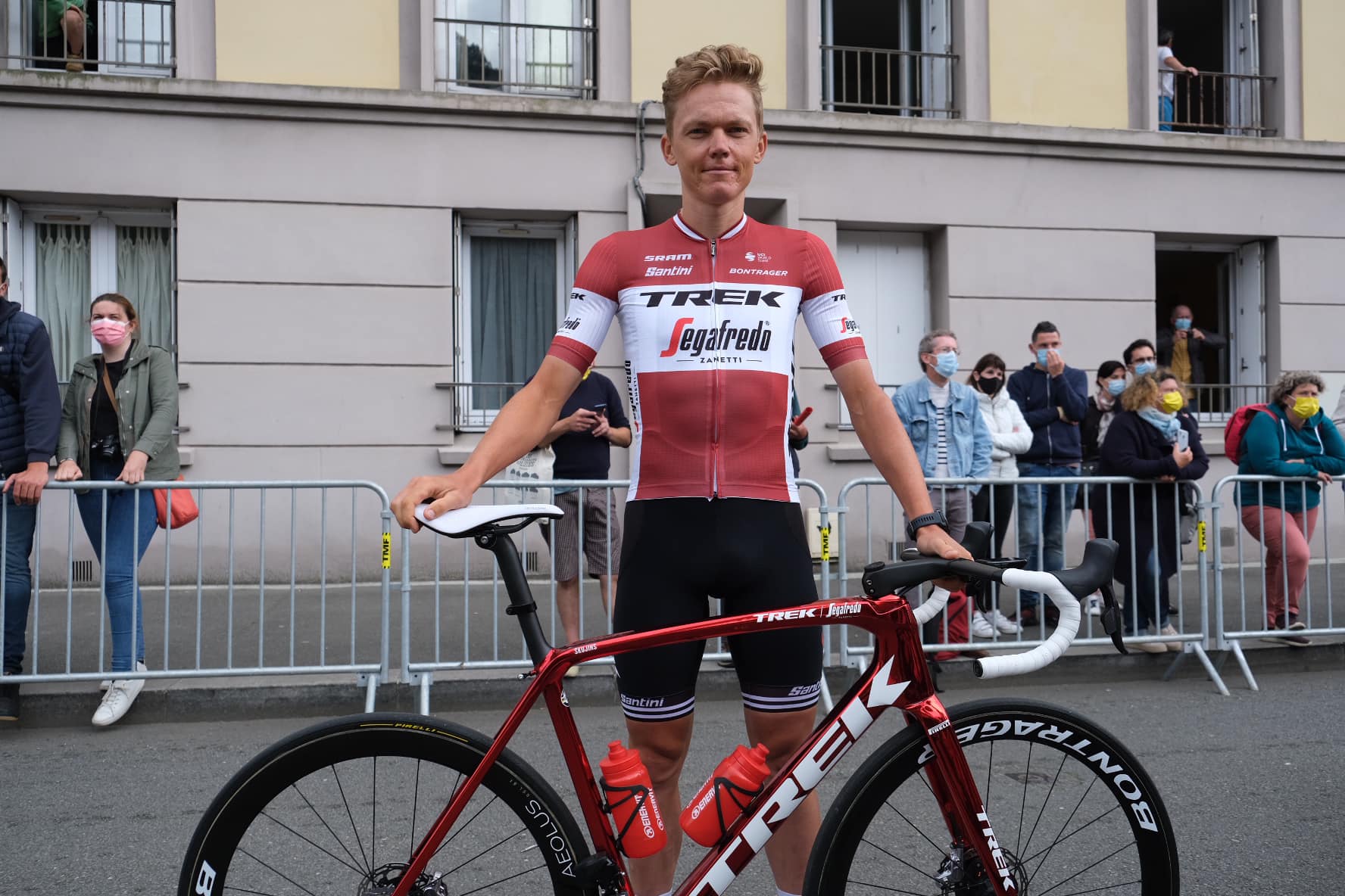 Politss izcīna pirmo uzvaru “Tour de France”; Skujiņš finišē vienā grupā ar Pogačaru   
