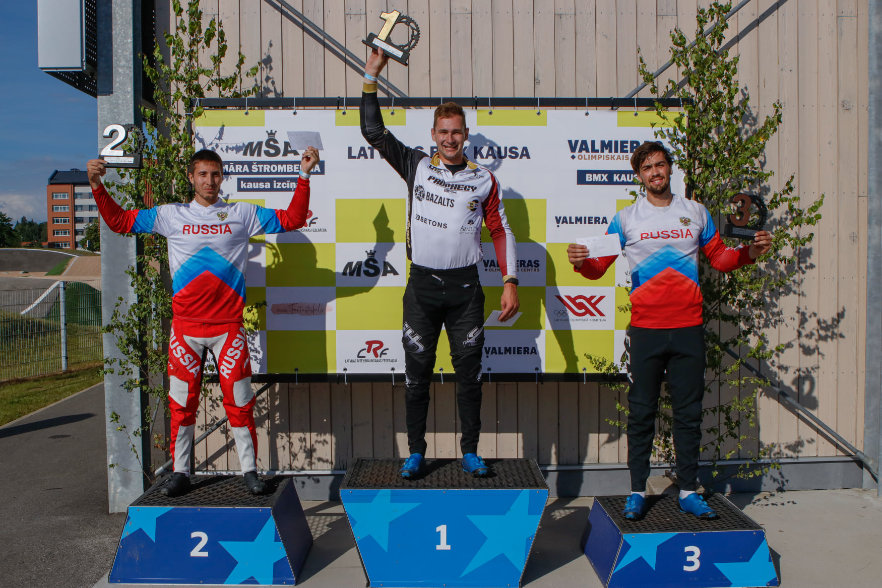Babris aizraujošā cīņā Valmierā uzvar BMX Latvijas kausa 1. posmā   
