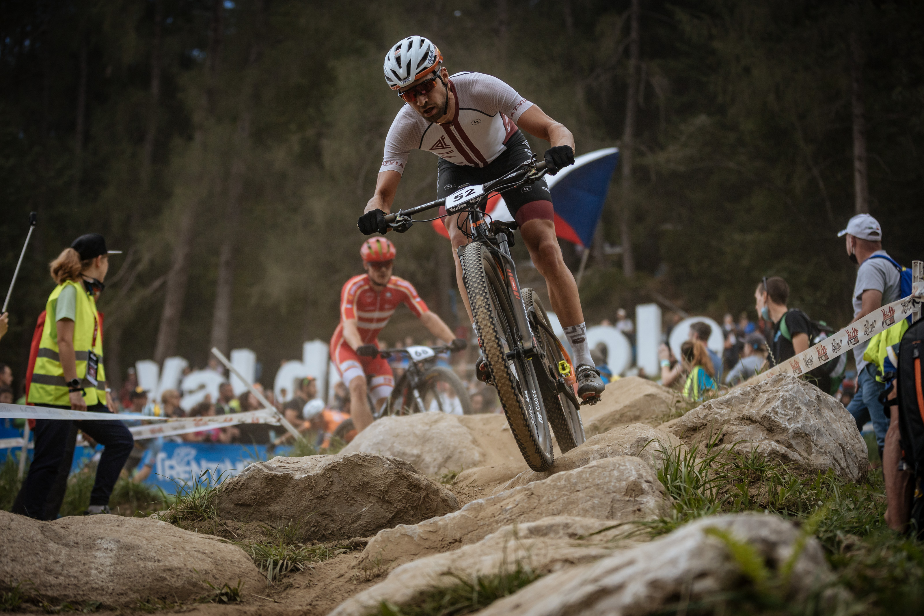 Blūms pasaules MTB riteņbraukšanas rangā paceļas uz rekordaugsto 26. vietu   