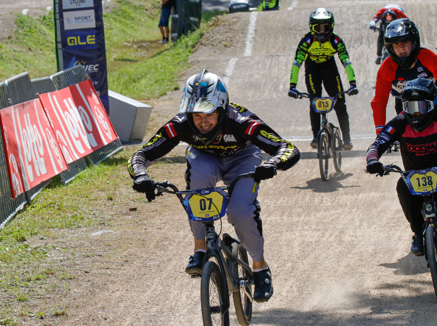 Lieliski Eiropas kausa sezonu BMX riteņbraukšanā turpina Latvijas BMX sportisti
