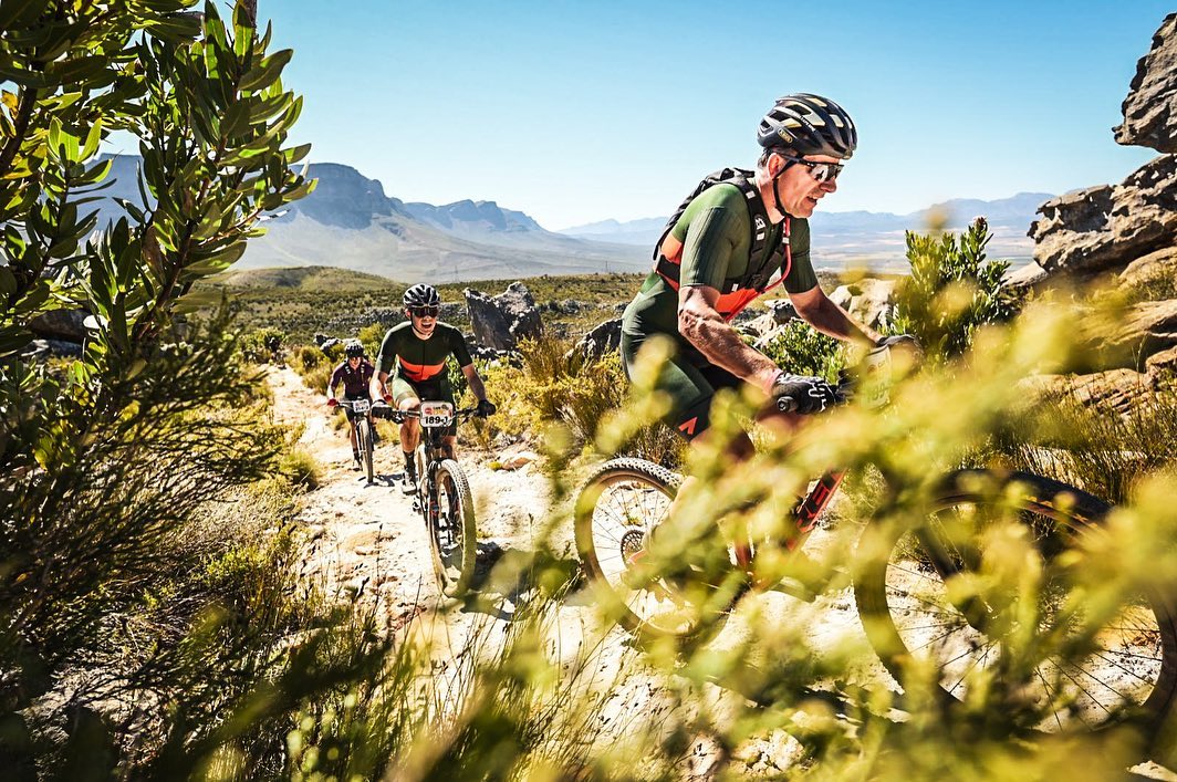 Smilktens un Staņēvičs godam aizvadījuši slaveno “Cape Epic”