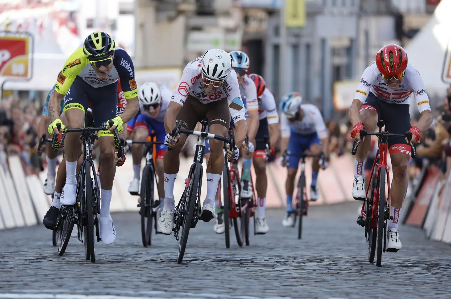 Skujiņš par mata tiesu no labāko trijnieka “Binche - Chimay – Binche” velobraucienā