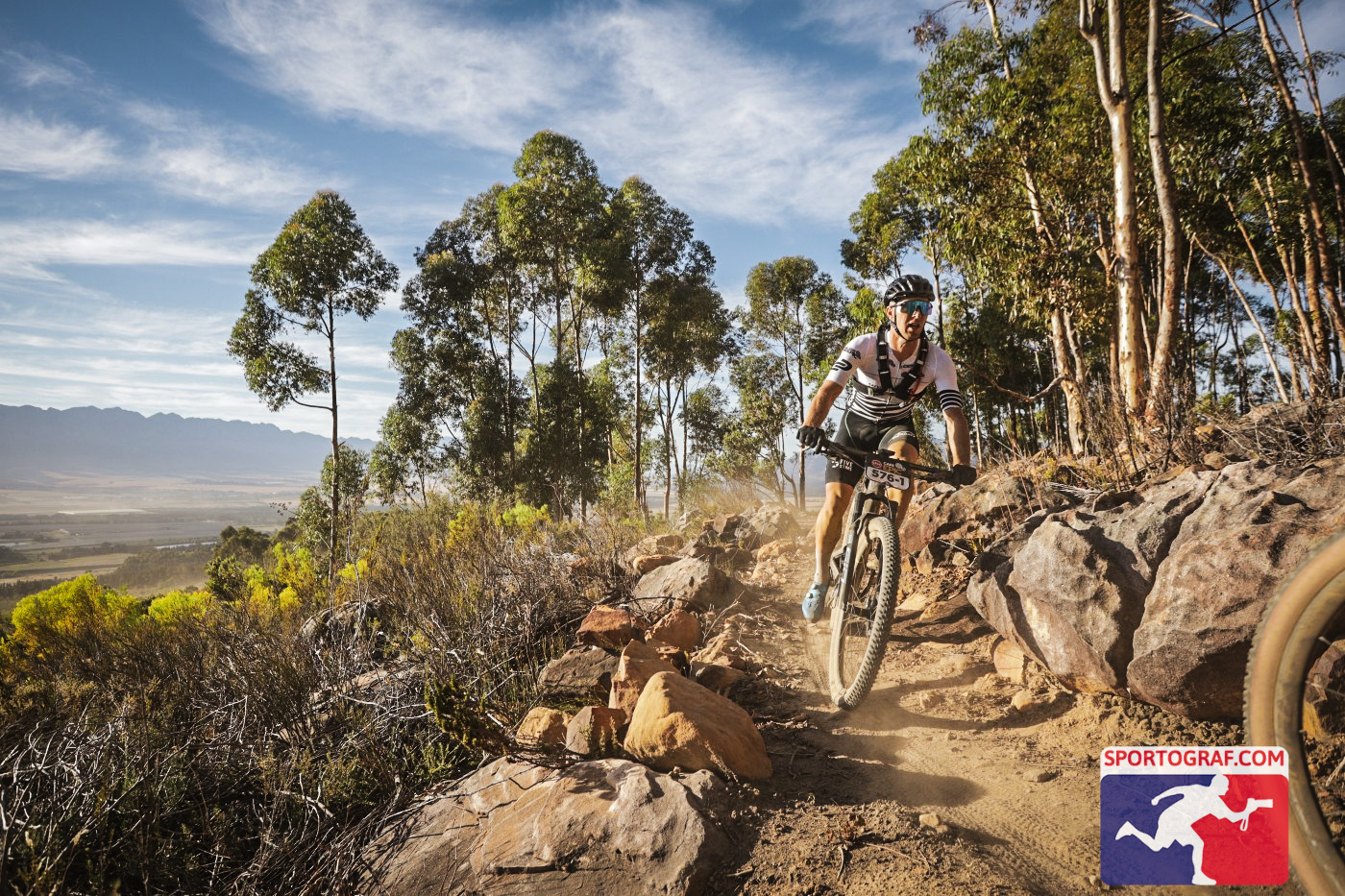 Latvijas duetiem “Cape Epic” garākajā posmā dominējoša uzvara un otrā vieta