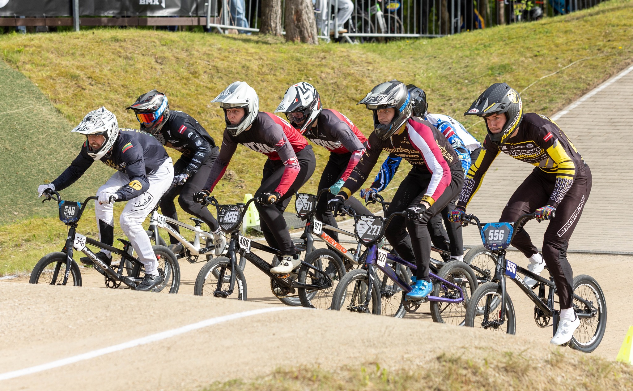 UCI C1 BMX sacensībās “Riga GP” elitē uzvar Dānijas čempions Sardaks un Pētersone; U23 ātrākais Langmanis