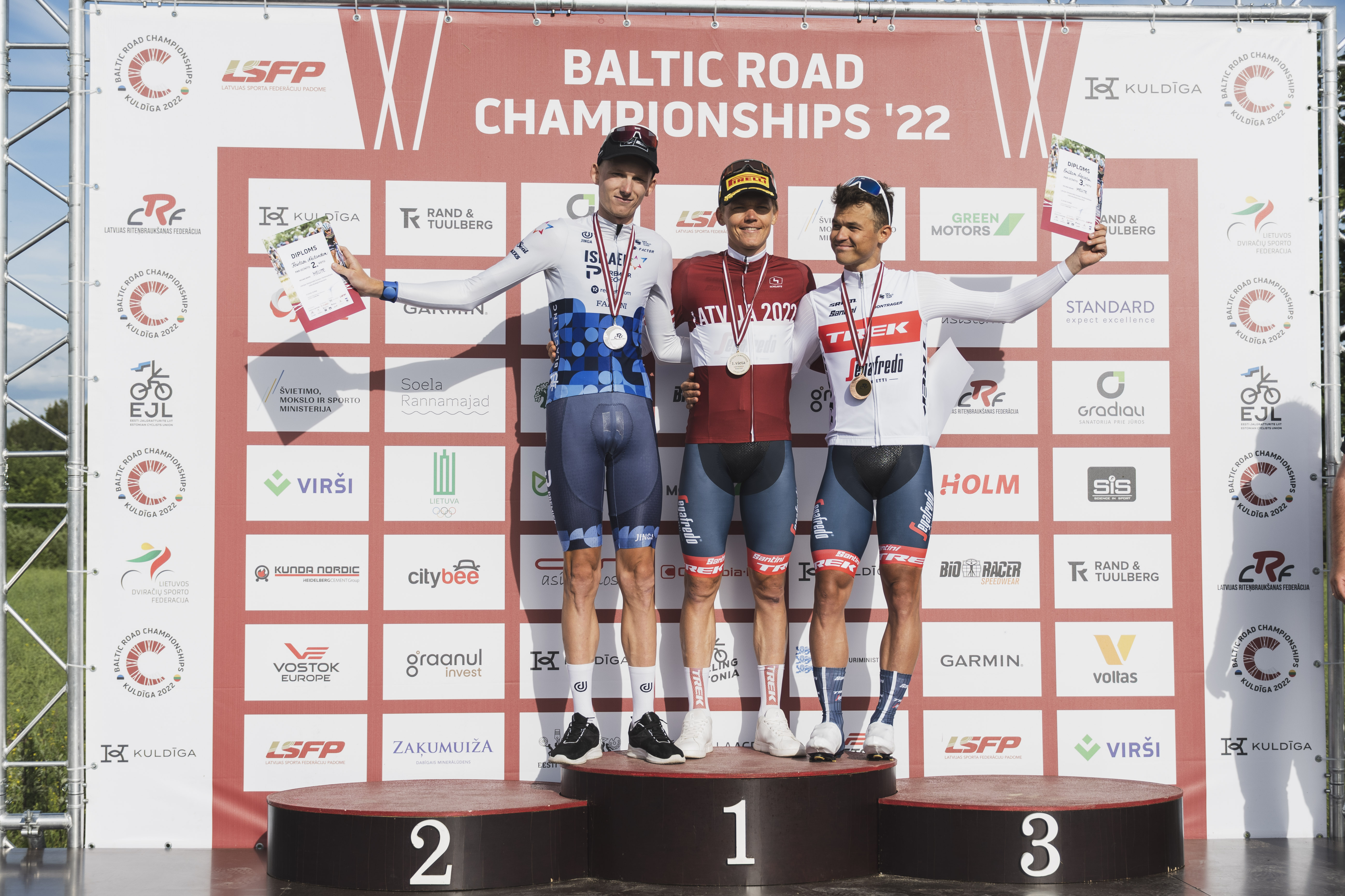 Skujiņš un Rožlapa triumfē LČ individuālajā braucienā elites grupās