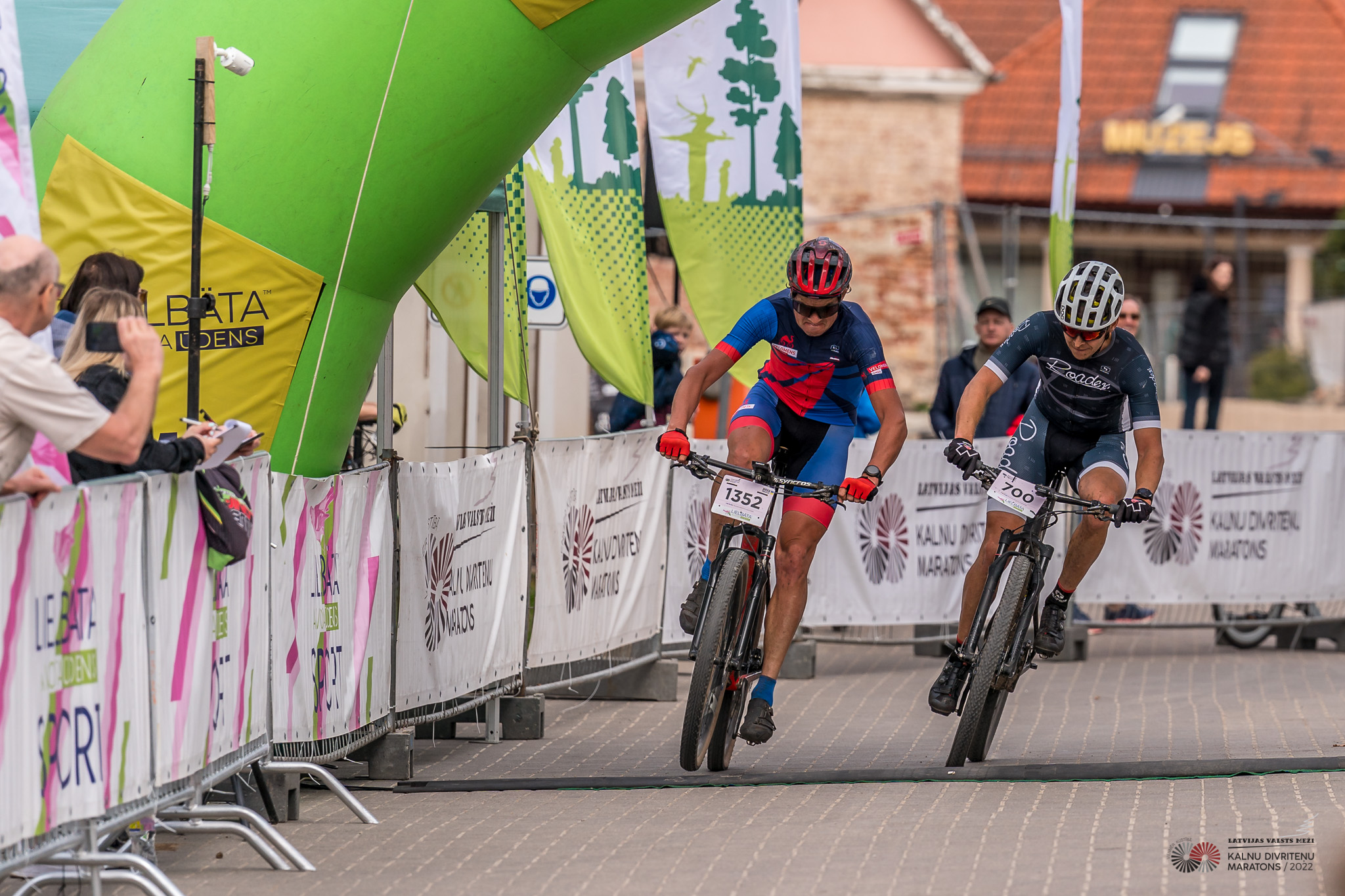 LVM MTB maratons sākas ar Ālīša uzvaru un spraigu cīņu “Lielbāta” distancē