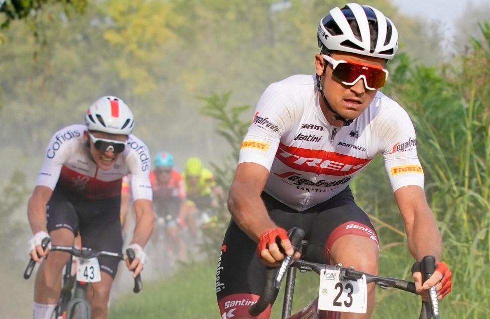 Liepiņš pārspēj pasaules Gravel čempionu un slaveno Van der Pūlu, izcīnot 2. vietu “SERENISSIMA Gravel”