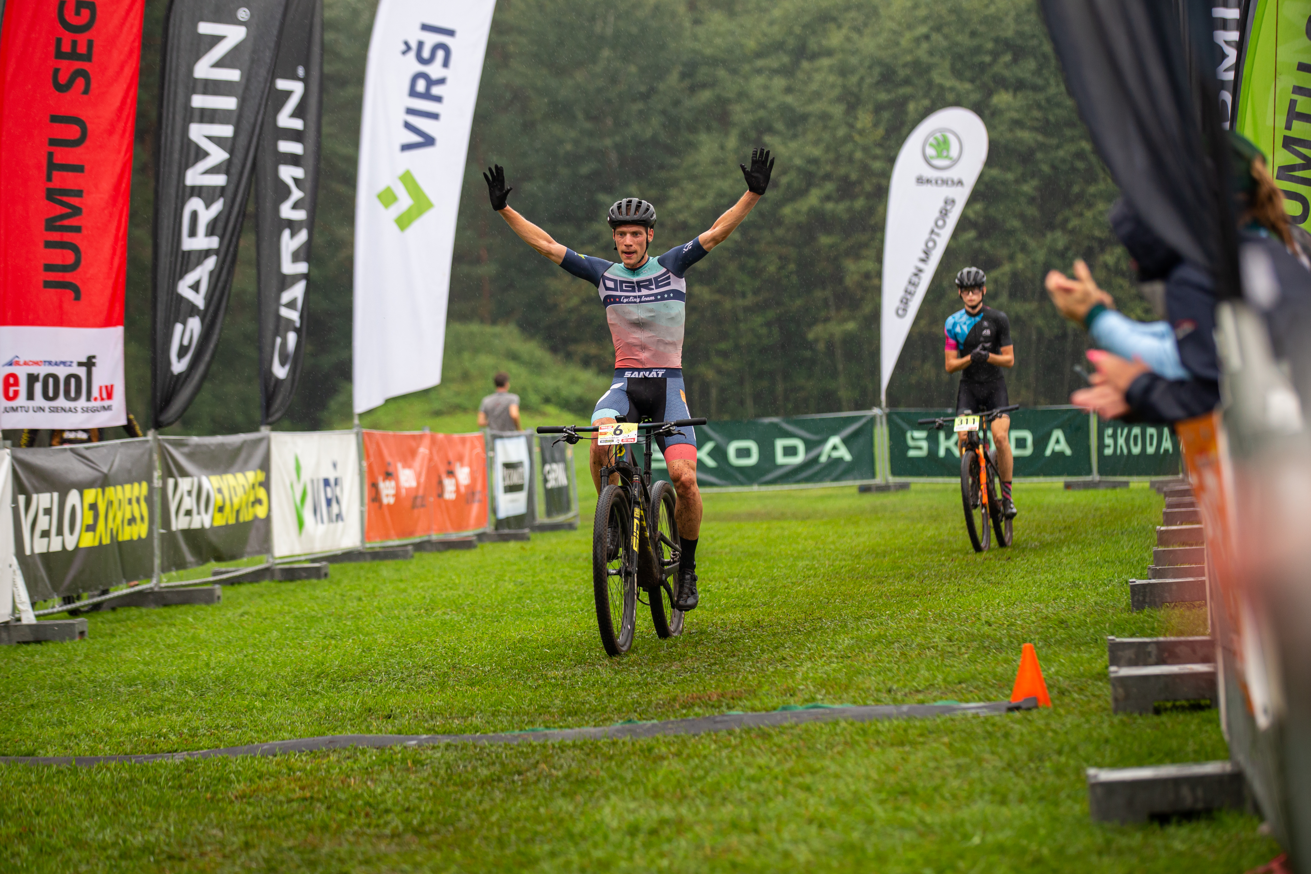 Carnikavā aizvadīts sportiskās cīņas ziņā spraigākais  LK posms MTB XCO