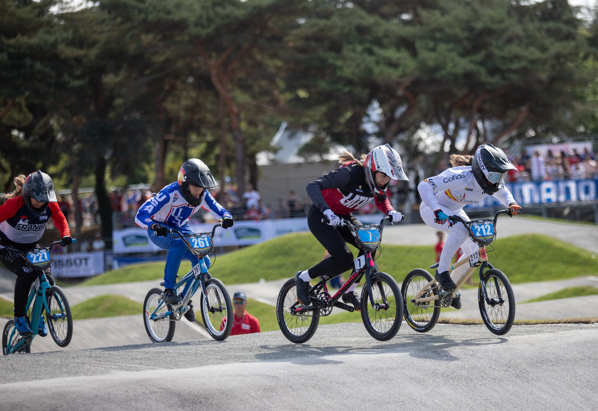 EK BMX Zolderas posmos Apels ceturtais B15/16 grupā, Vekšam un Etmanei godalgas 