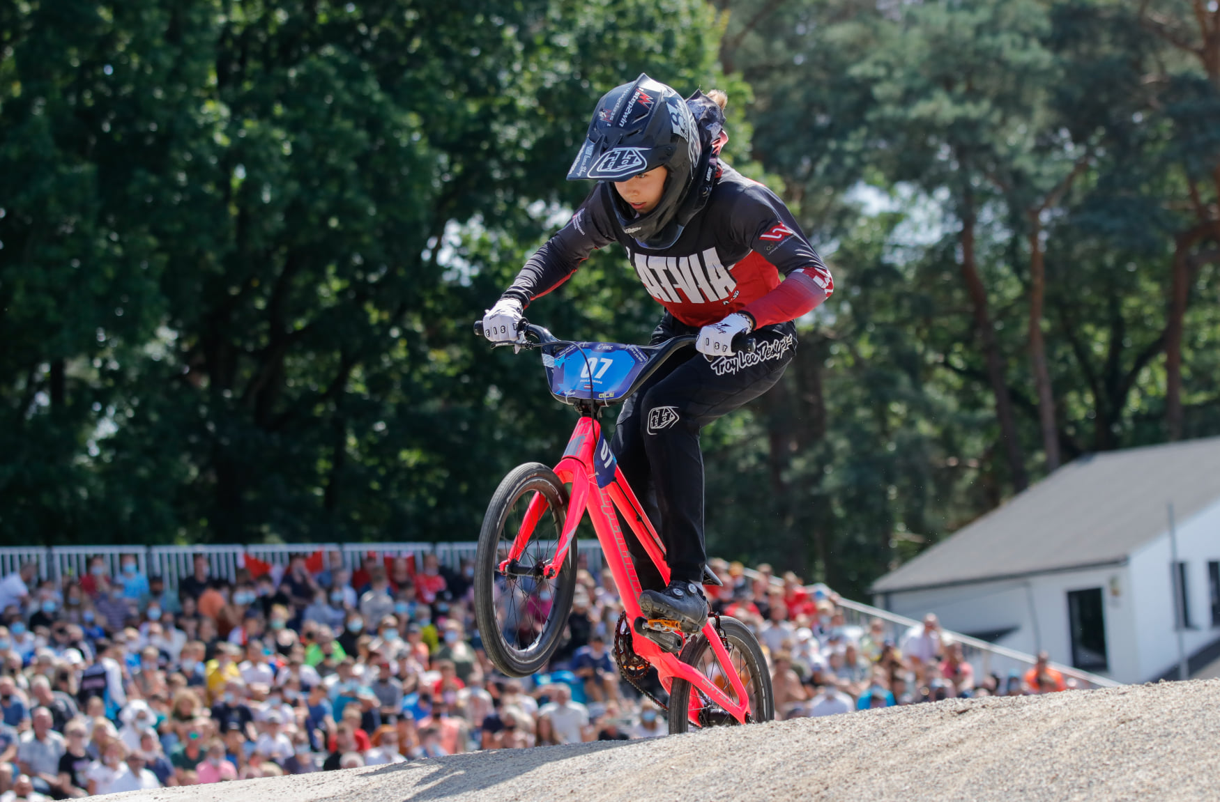 20 Latvijas BMX braucēji Ravelsas trasē turpinās Eiropas kausa sezonu