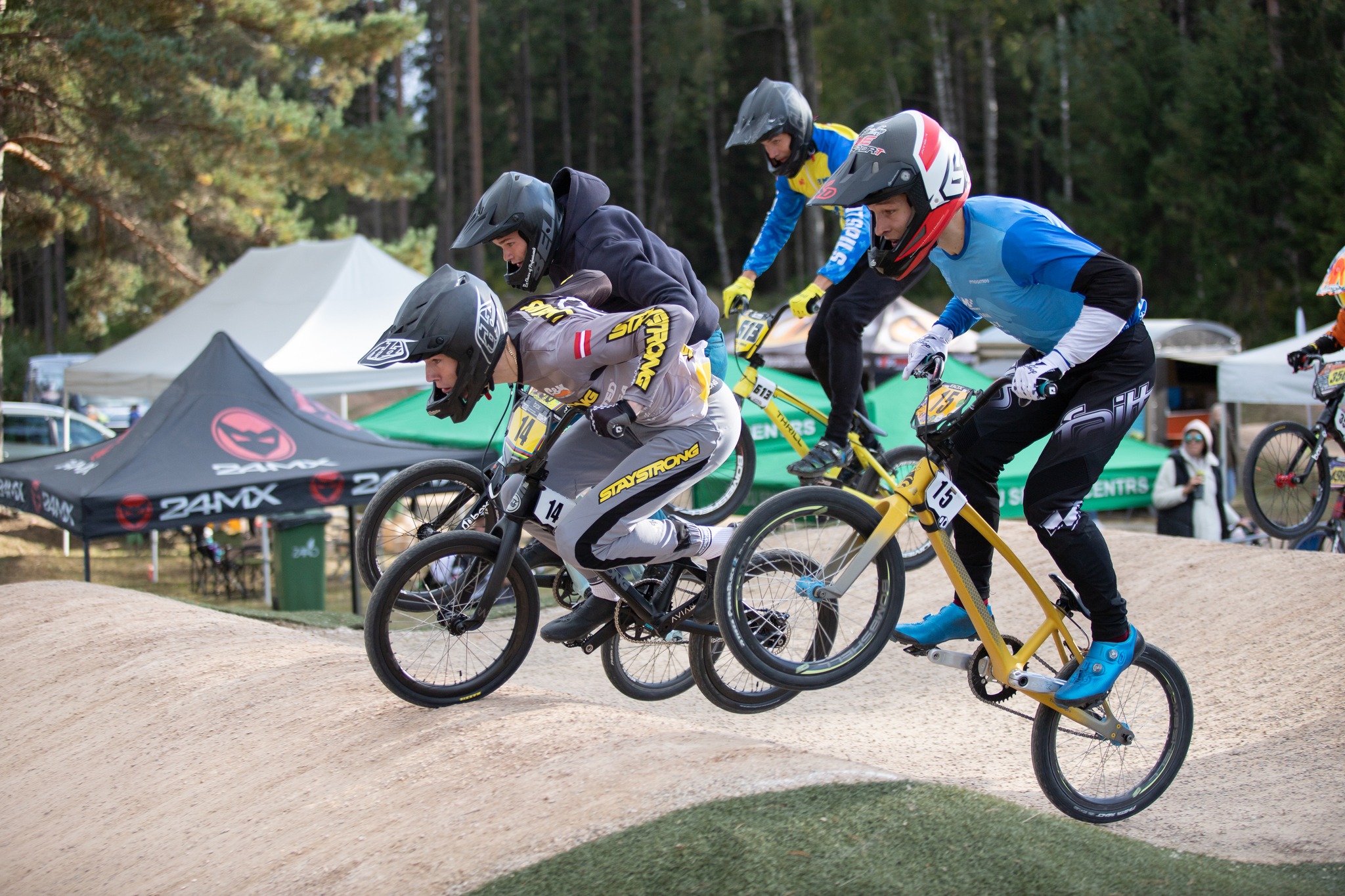 Ar aizraujošu posmu Smiltenē noslēdzas Latvijas kausa sezona BMX