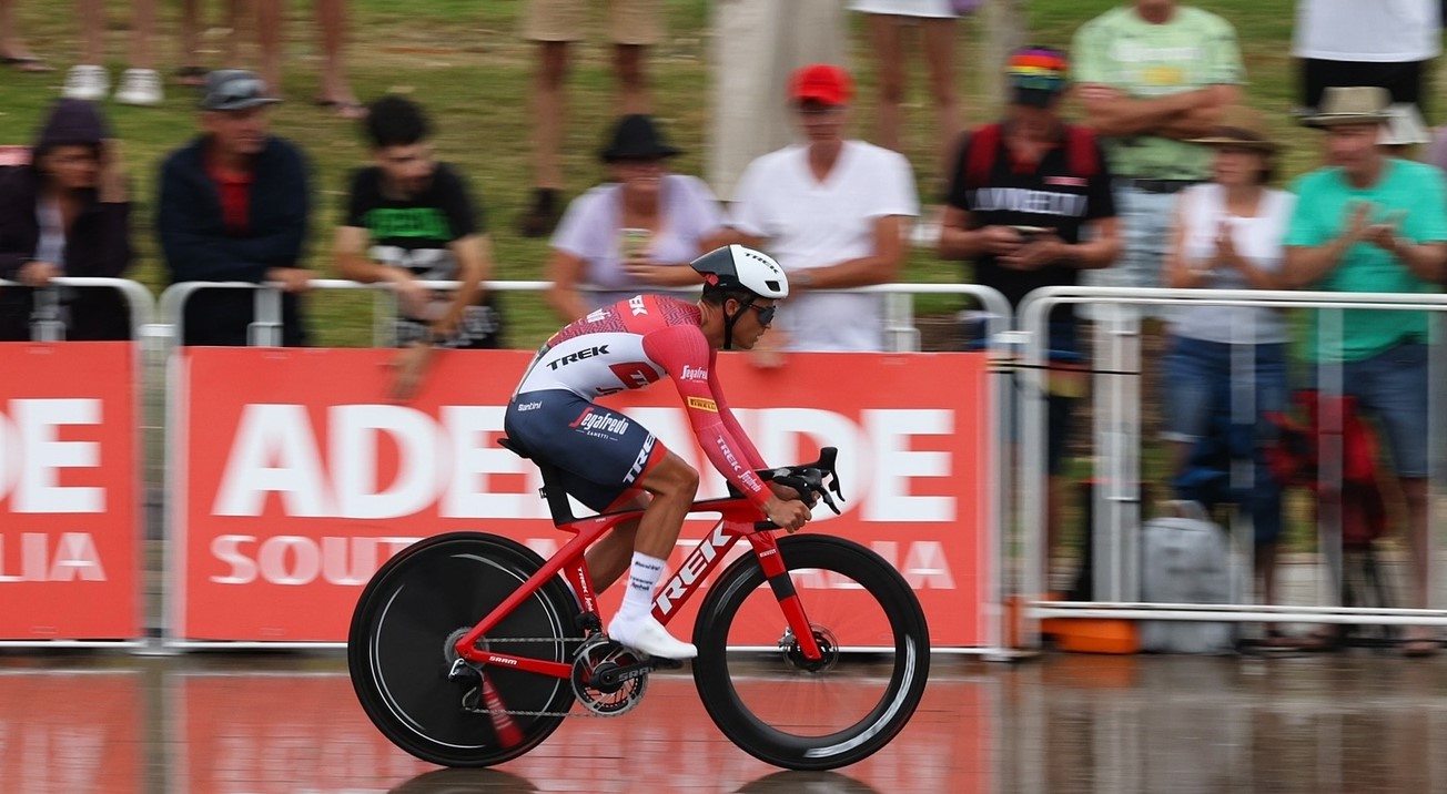 Liepiņš krīt pēdējā līkumā un zaudē vietu TOP3 “Santos Tour Down Under” prologā