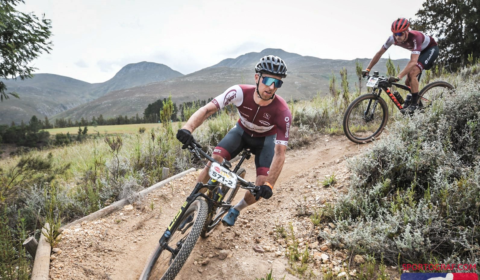 Purniņš un Priževoits izcīna augsto otro vietu amatieru klasē “Cape Epic” 6. posmā