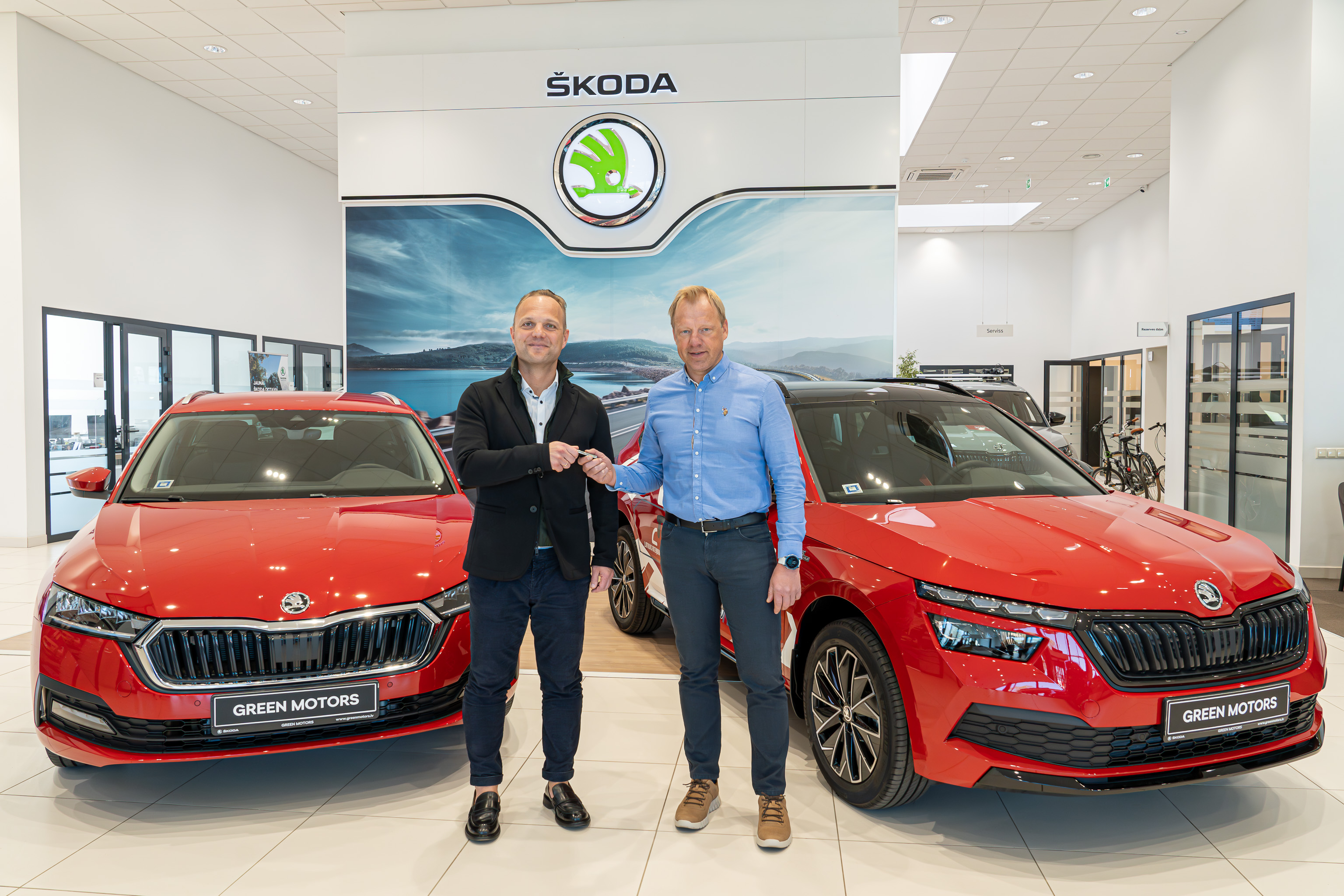 Latvijas riteņbraukšanas izlases un sacensības ar jauniem auto nodrošinās “Green Motors”