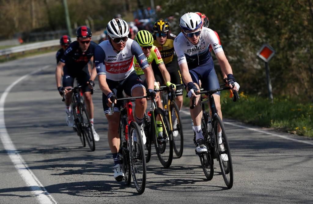 Neilandam un Skujiņam jaudīgs sniegums un vērtīgi UCI punkti slavenajā Ljēžas velobraucienā; uzvar Pogačars