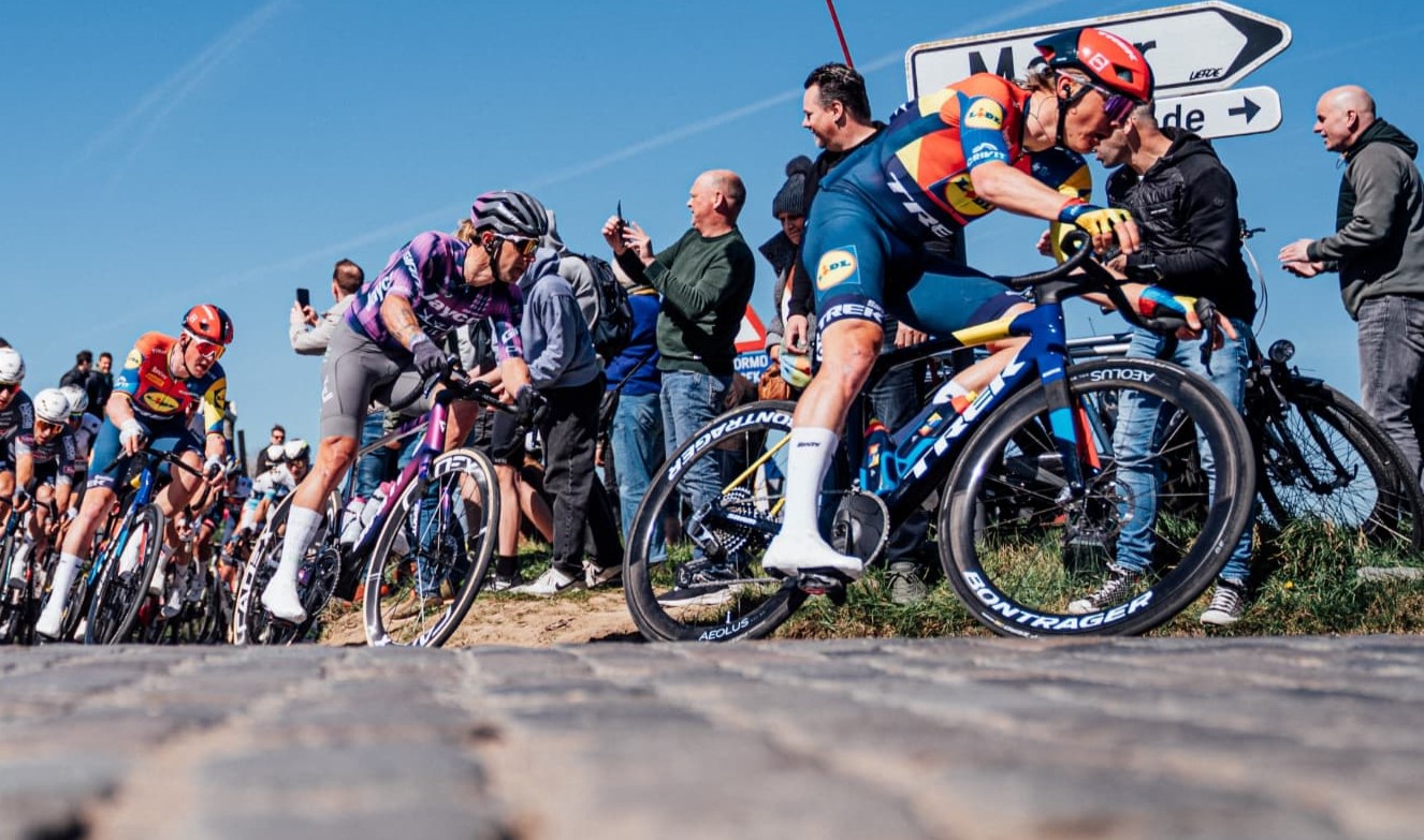 Toms Skujiņš un Emīls Liepiņš svētdien startēs prestižākajā Nīderlandes velobraucienā