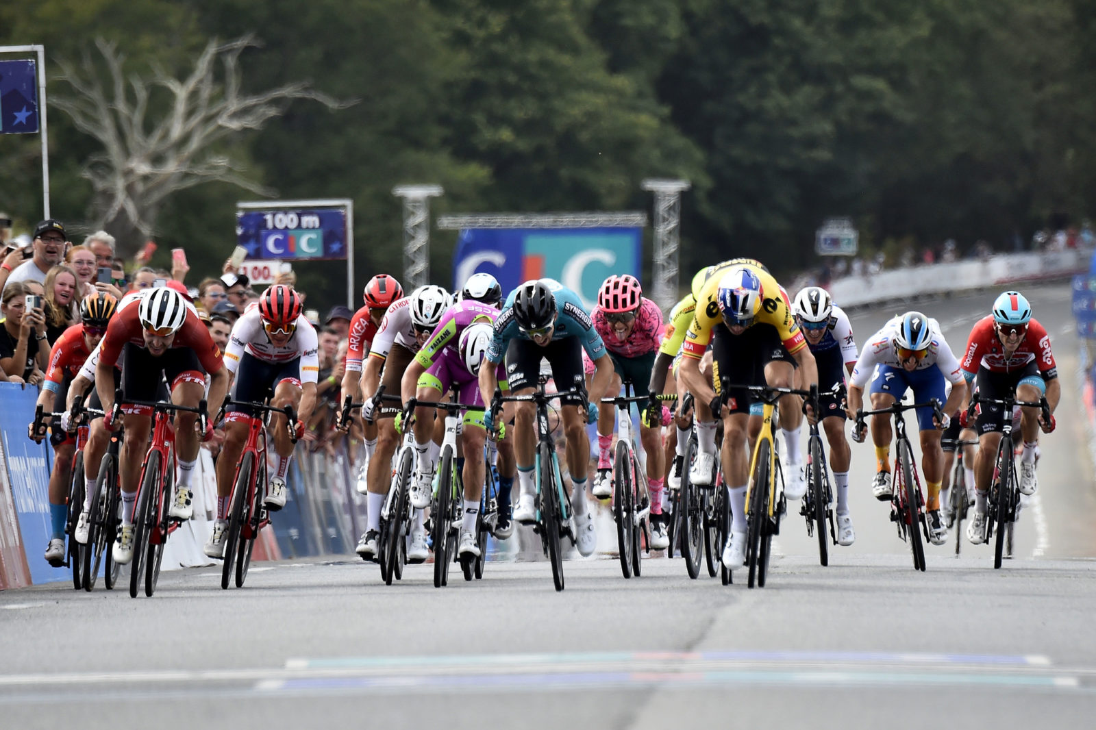 Skujiņš izcīna augsto devīto vietu prestižajā pasaules tūres velobraucienā Bretaņā; UCI punktos arī Neilands un Liepiņš