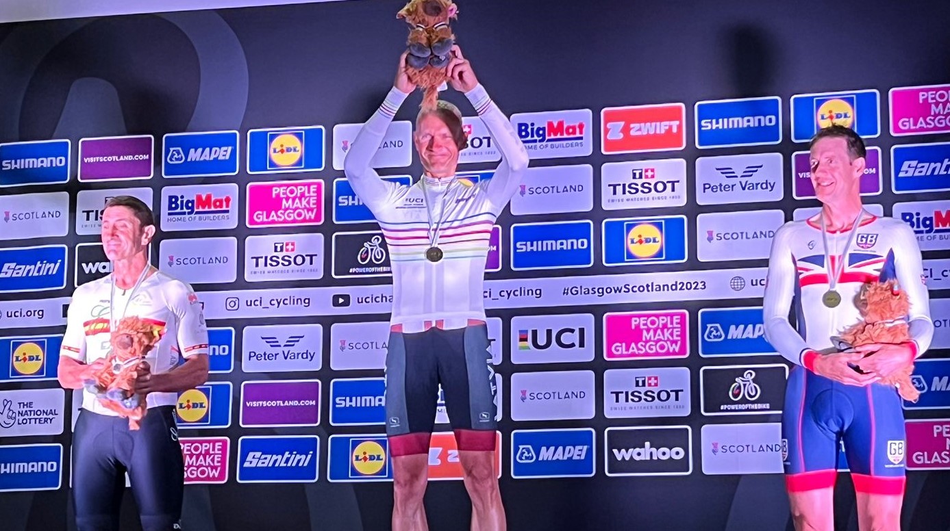 Vēvers svin uzvaru PČ Granfondo individuālajā braucienā